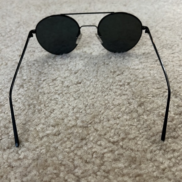 Kenneth Cole Reaction Round Sunglasses - Picture 4 of 4